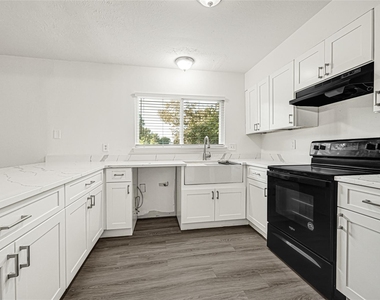 8610 Timber View Drive - Photo Thumbnail 16