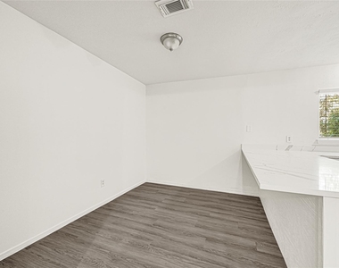 8610 Timber View Drive - Photo Thumbnail 14