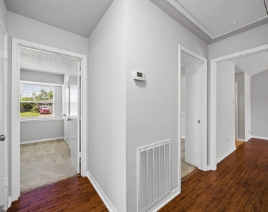 1605 Cypress Hollow Street - Photo Thumbnail 25