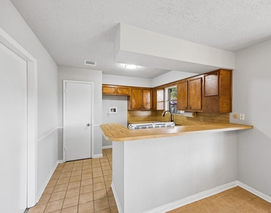 1605 Cypress Hollow Street - Photo Thumbnail 12