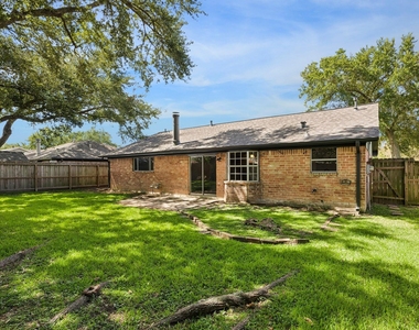 1605 Cypress Hollow Street - Photo Thumbnail 28