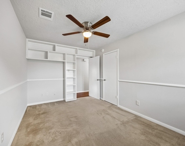 1605 Cypress Hollow Street - Photo Thumbnail 24
