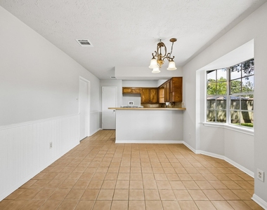 1605 Cypress Hollow Street - Photo Thumbnail 10