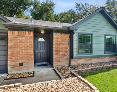 1605 Cypress Hollow Street - Photo Thumbnail 3