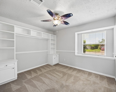 1605 Cypress Hollow Street - Photo Thumbnail 15