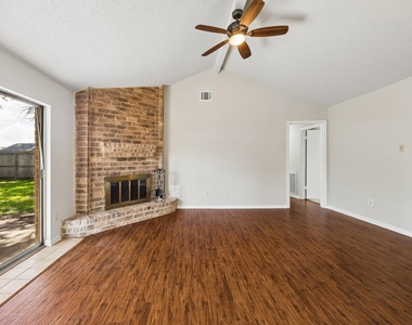 1605 Cypress Hollow Street - Photo Thumbnail 8