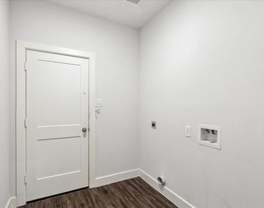 260 Shoreview Drive - Photo Thumbnail 15