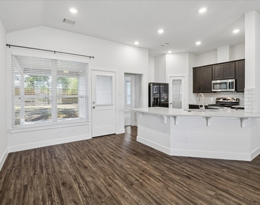 260 Shoreview Drive - Photo Thumbnail 8