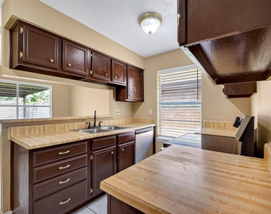 1379 Wrotham Lane - Photo Thumbnail 13