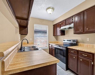 1379 Wrotham Lane - Photo Thumbnail 10