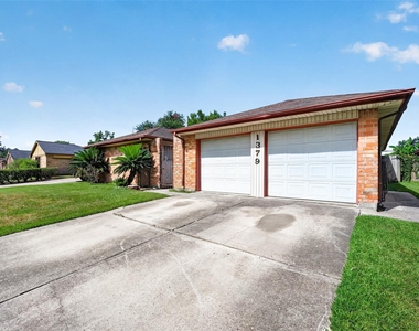 1379 Wrotham Lane - Photo Thumbnail 4