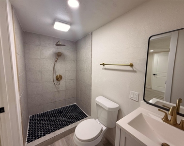 912 E 20th Street - Photo Thumbnail 6