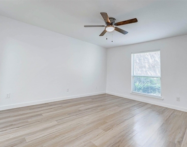 7555 Katy Freeway - Photo Thumbnail 13