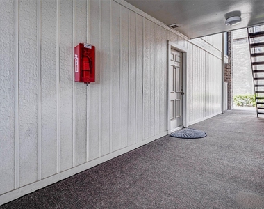 7555 Katy Freeway - Photo Thumbnail 25