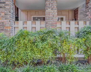 7555 Katy Freeway - Photo Thumbnail 22