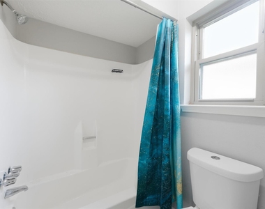 8614 Sherrywood Drive - Photo Thumbnail 8