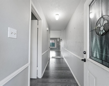 8614 Sherrywood Drive - Photo Thumbnail 3