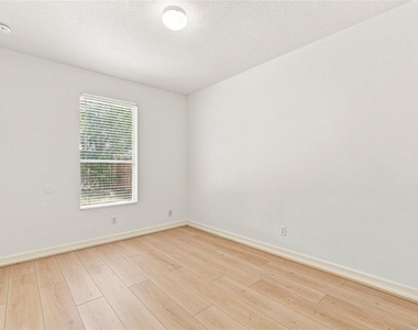 18318 Alemarble Oak Street - Photo Thumbnail 10