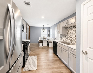 1310 Vincente Court - Photo Thumbnail 3