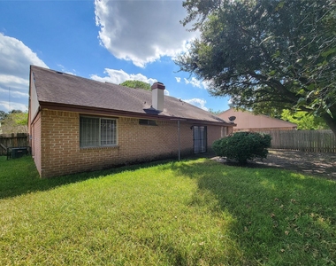 1210 New Tree Lane - Photo Thumbnail 25