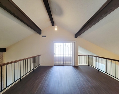 1210 New Tree Lane - Photo Thumbnail 5
