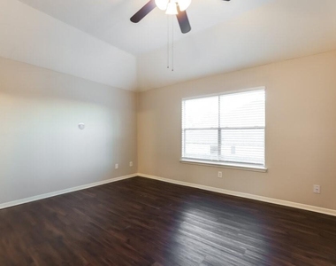 10326 Timberloch Drive - Photo Thumbnail 6