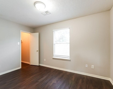 10326 Timberloch Drive - Photo Thumbnail 10