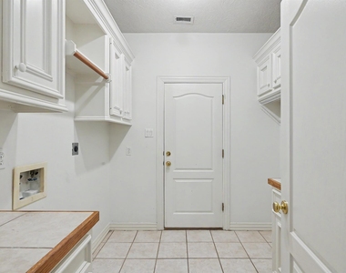3334 Hemingway Drive - Photo Thumbnail 14