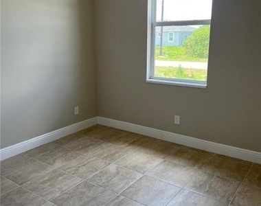 121 Bethlehem Place - Photo Thumbnail 8