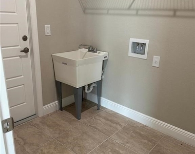 121 Bethlehem Place - Photo Thumbnail 20