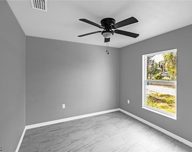 3510 S Grimsley Court - Photo Thumbnail 12