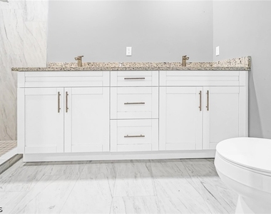 3510 S Grimsley Court - Photo Thumbnail 6