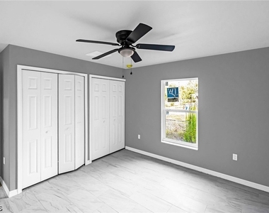 3510 S Grimsley Court - Photo Thumbnail 8