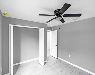 3510 S Grimsley Court - Photo Thumbnail 9