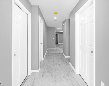 3510 S Grimsley Court - Photo Thumbnail 13