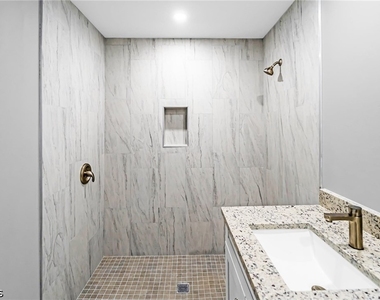 3510 S Grimsley Court - Photo Thumbnail 7