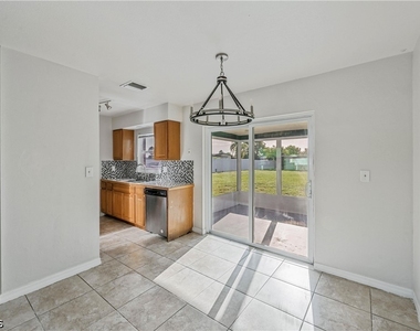 208 Norwich Avenue - Photo Thumbnail 4