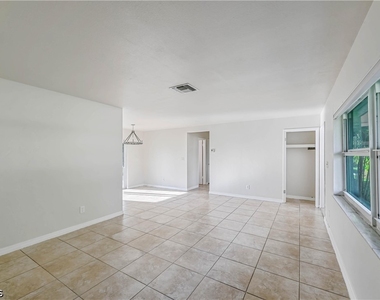 208 Norwich Avenue - Photo Thumbnail 8