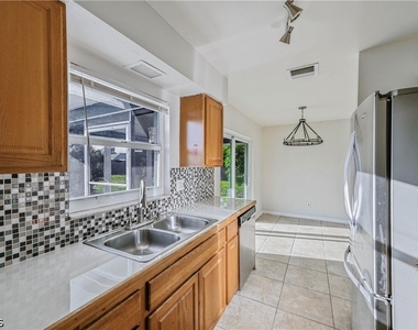 208 Norwich Avenue - Photo Thumbnail 5