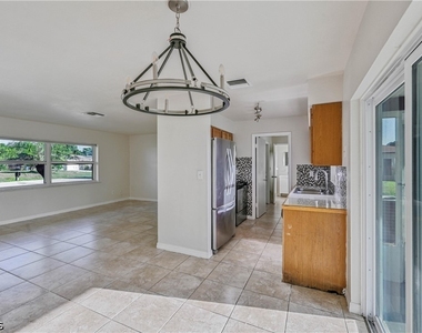 208 Norwich Avenue - Photo Thumbnail 3