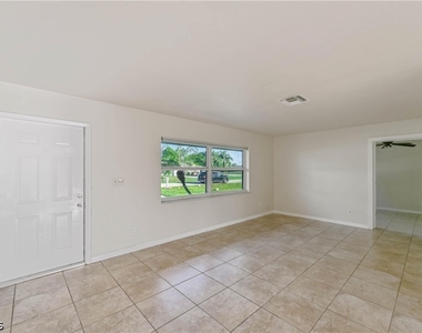 208 Norwich Avenue - Photo Thumbnail 7