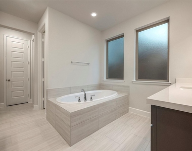 5139 Albany Shores Lane - Photo Thumbnail 16