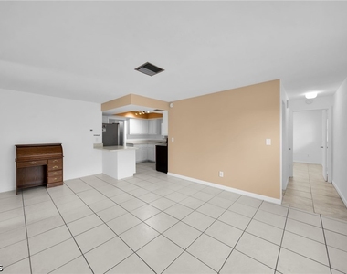 1207 Se 40th Terrace - Photo Thumbnail 6