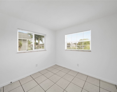 1207 Se 40th Terrace - Photo Thumbnail 11