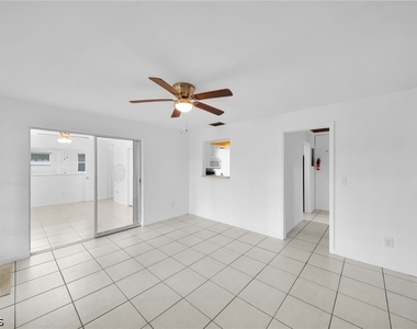 1207 Se 40th Terrace - Photo Thumbnail 19