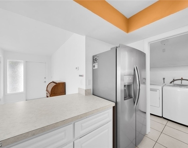 1207 Se 40th Terrace - Photo Thumbnail 10