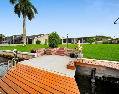 1207 Se 40th Terrace - Photo Thumbnail 4