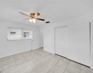 1207 Se 40th Terrace - Photo Thumbnail 15