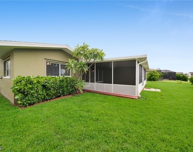 1207 Se 40th Terrace - Photo Thumbnail 3
