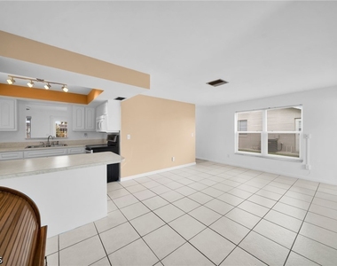 1207 Se 40th Terrace - Photo Thumbnail 7